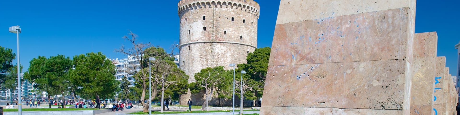 White Tower of Thessaloniki featuring heritage elements
