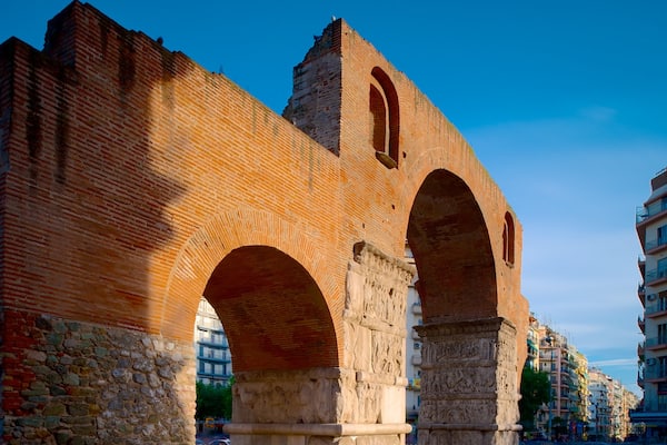 Arc de GalĂšre mettant en vedette patrimoine historique
