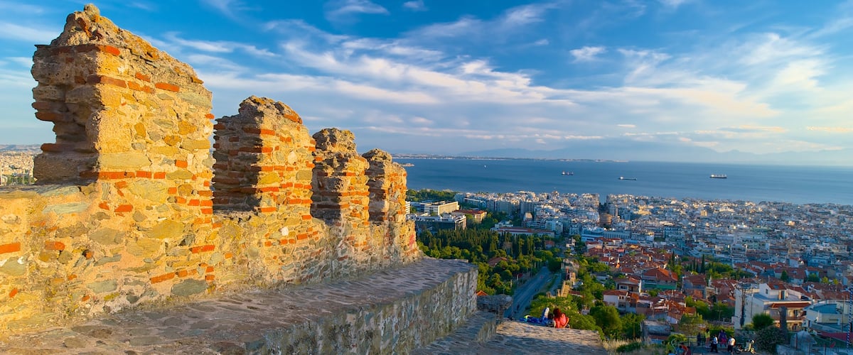 Murallas bizantinas ofreciendo una ciudad costera, horizonte y patrimonio de arquitectura