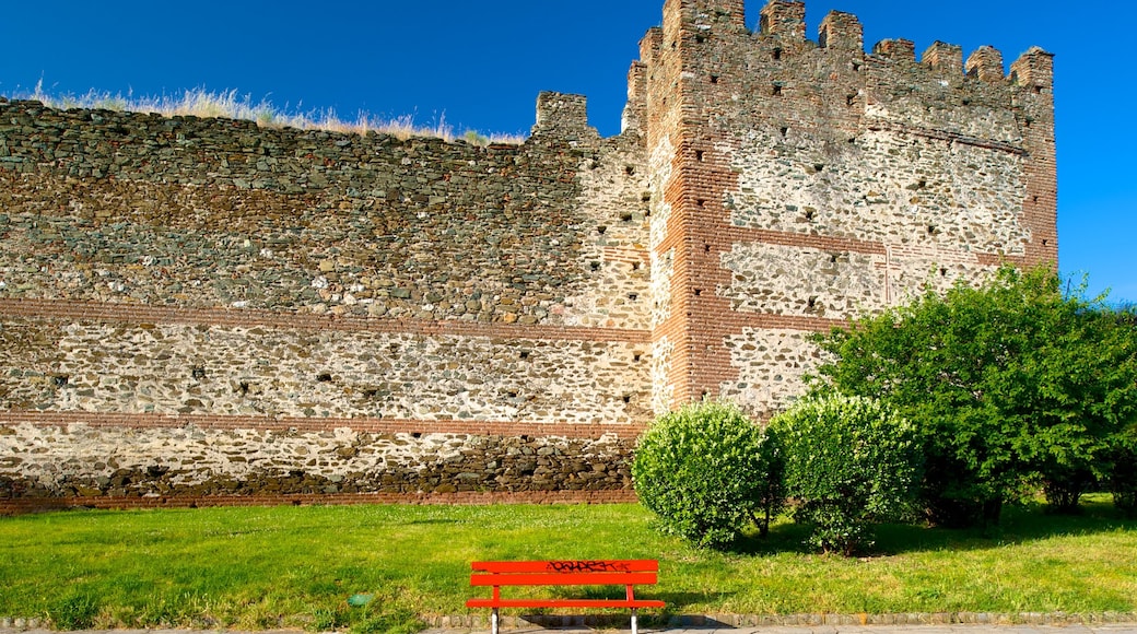 Byzantinische Stadtmauern mit einem historische Architektur und Ruine