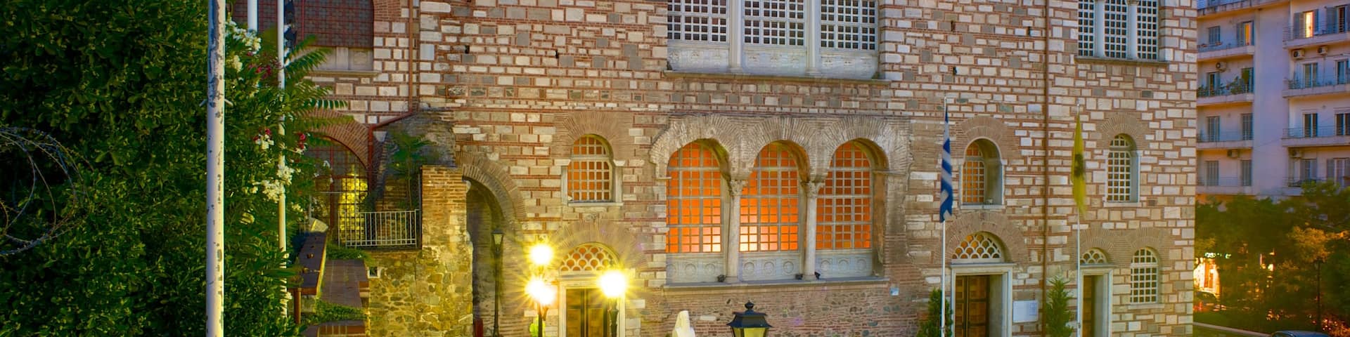 Thessaloniki featuring religious aspects, street scenes and a church or cathedral