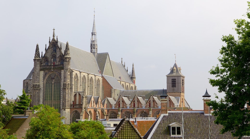 Die Burcht mit einem religiöse Aspekte, historische Architektur und Kirche oder Kathedrale