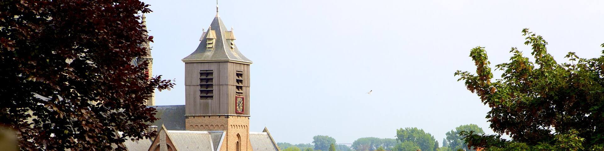 Burcht which includes a city and heritage architecture