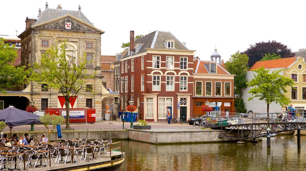 Waag showing a river or creek, street scenes and a house