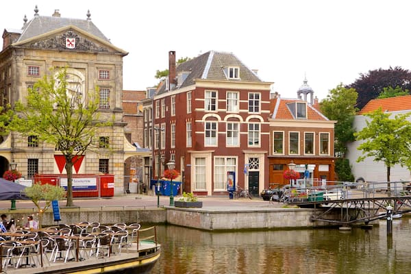 Waag das einen Haus, historische Architektur und Straßenszenen