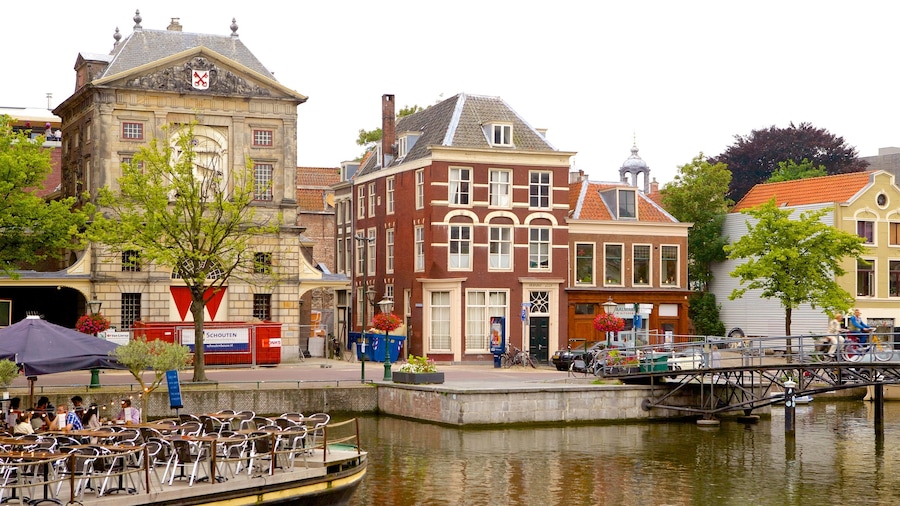 Waag showing a river or creek, street scenes and a house