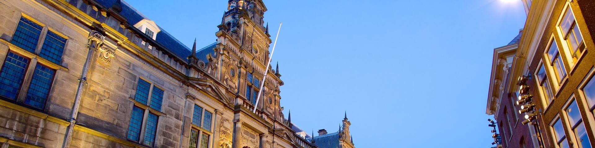 Stadhuis which includes heritage architecture and street scenes