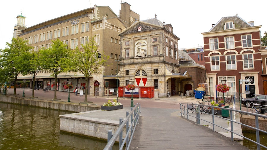 Waag which includes heritage architecture, street scenes and a bridge