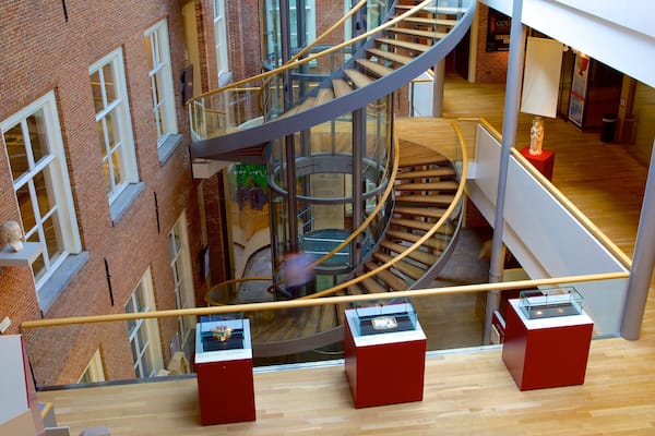 Rijksmuseum van Oudheden montrant architecture moderne et vues intérieures
