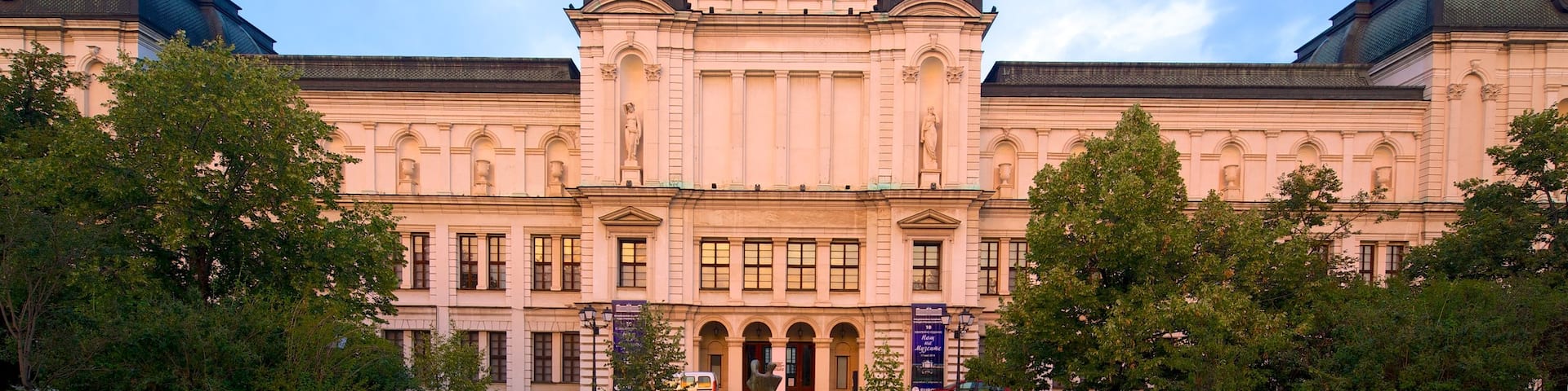 National Gallery for Foreign Art which includes heritage elements