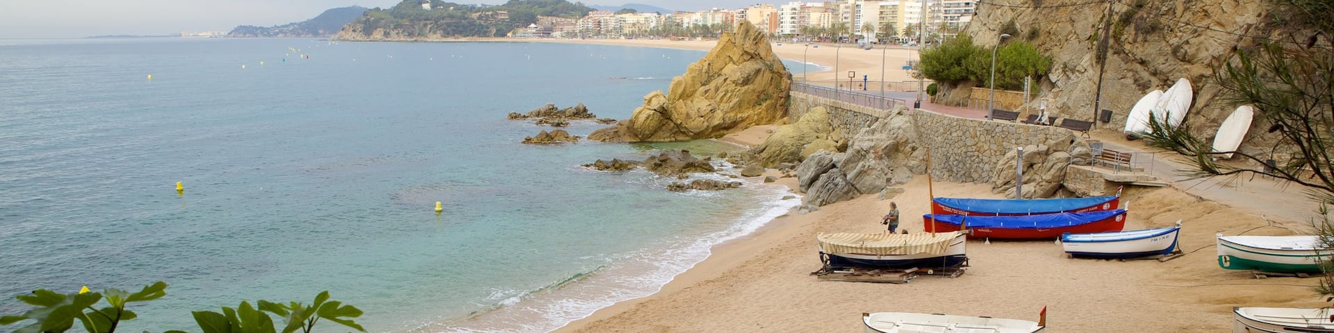 Plage de Lloret de Mar mettant en vedette panoramas, plage et navigation
