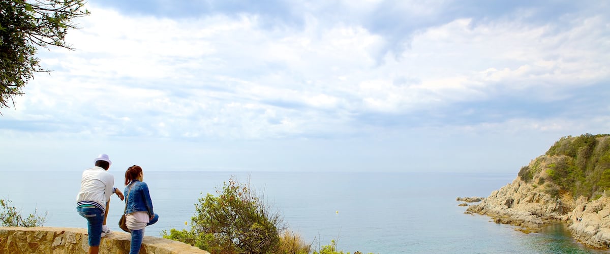 Château de Sant Joan qui includes vues littorales et vues aussi bien que couple