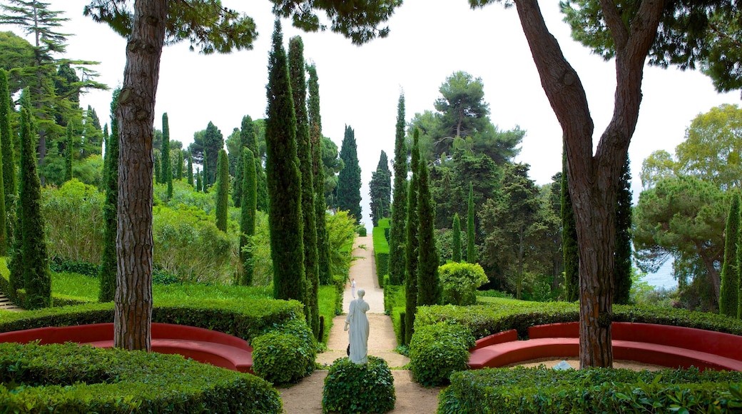 Jardines de Santa Clotilde bevat een tuin