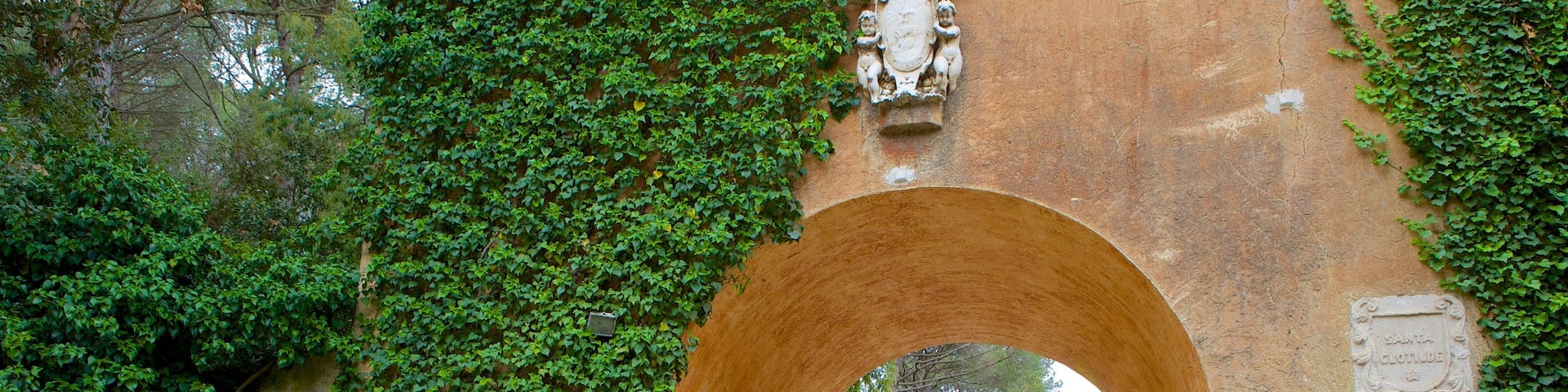 Santa Clotilde Gardens featuring a park