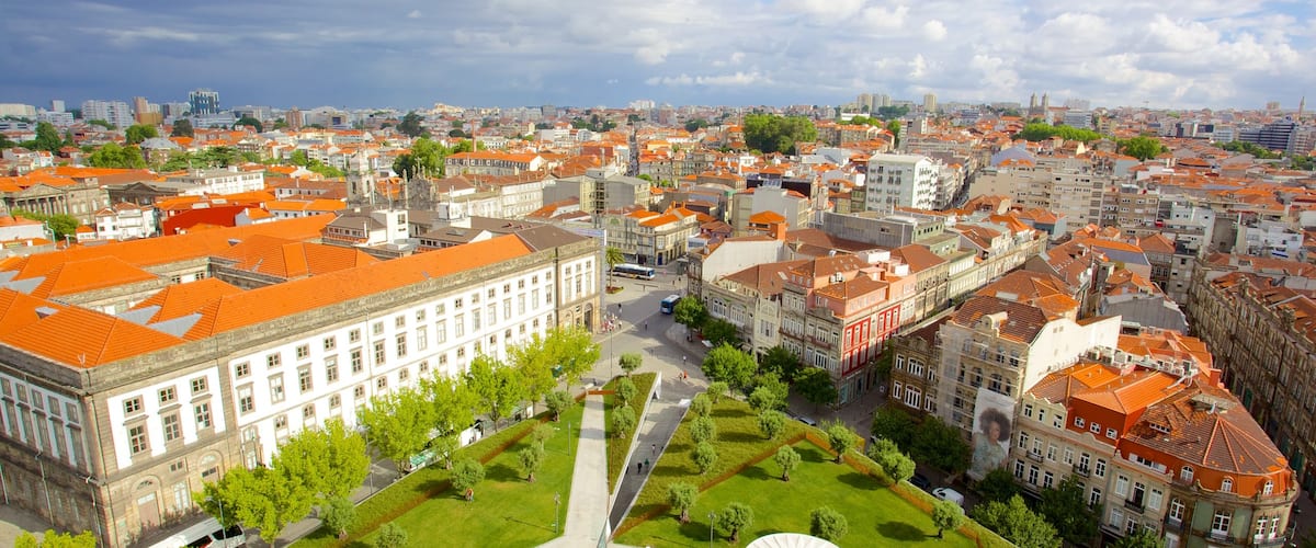 Porto showing a small town or village and a city