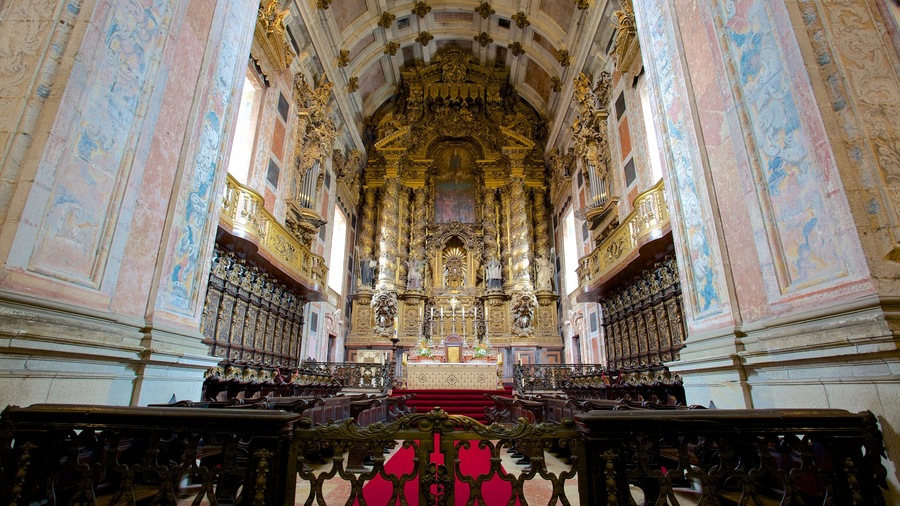 Porto Cathedral showing a church or cathedral, religious aspects and interior views