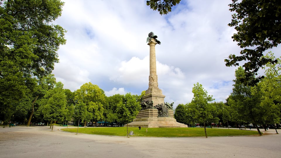 Porto bevat een monument en een tuin