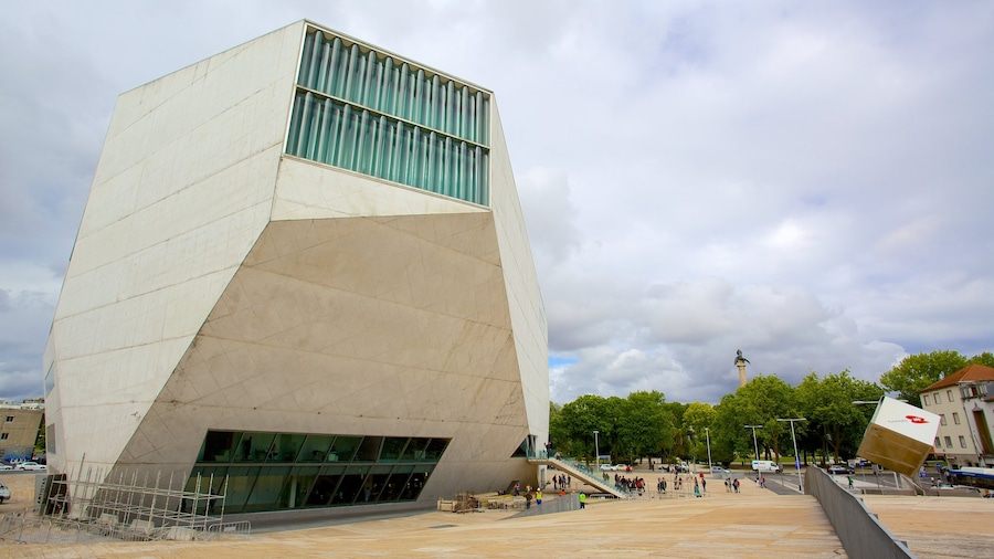 Casa de la música que incluye imágenes de calles y arquitectura moderna
