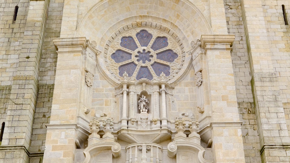 Cathédrale de Porto montrant aspects religieux et église ou cathédrale