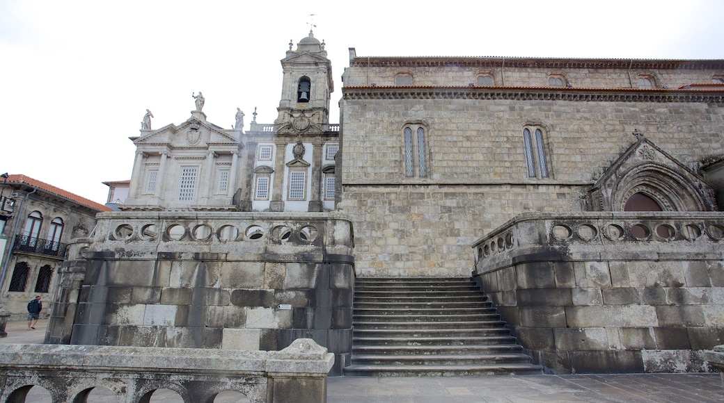 Sao Francisco fasiliteter samt kirke eller katedral, historisk arkitektur og religiøse elementer