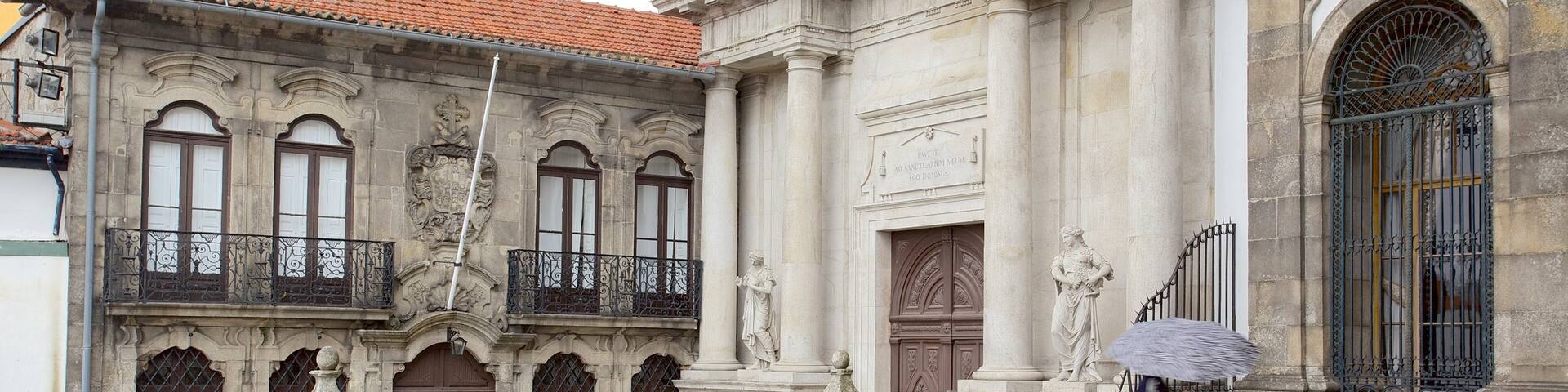 Church of Sao Francisco which includes heritage architecture, a church or cathedral and street scenes