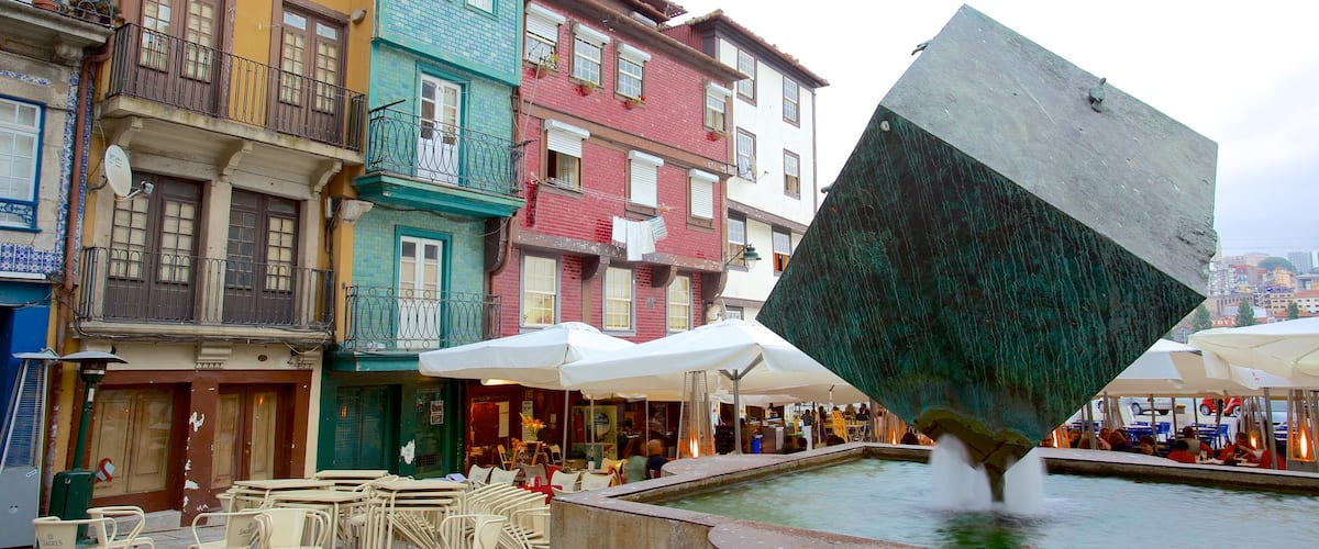 Ribeira Square featuring a square or plaza, a monument and cafe lifestyle