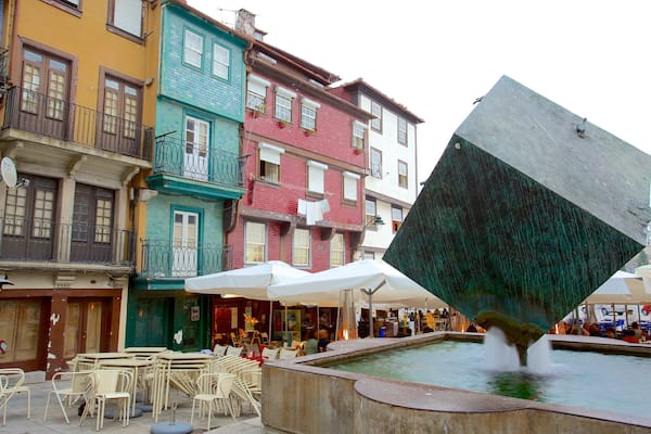 Place Ribeira mettant en vedette fontaine, monument et square ou place
