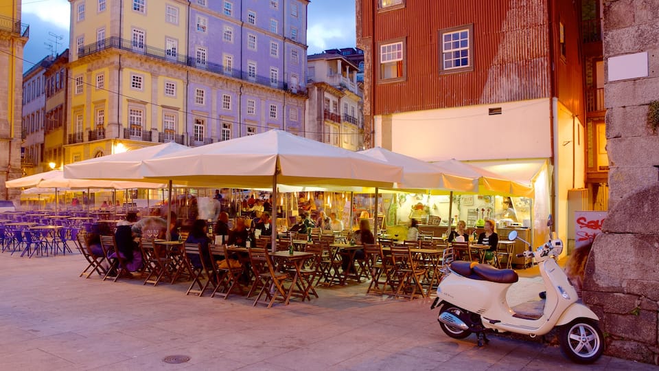 Plein Ribeira toont buiten eten, straten en een stad