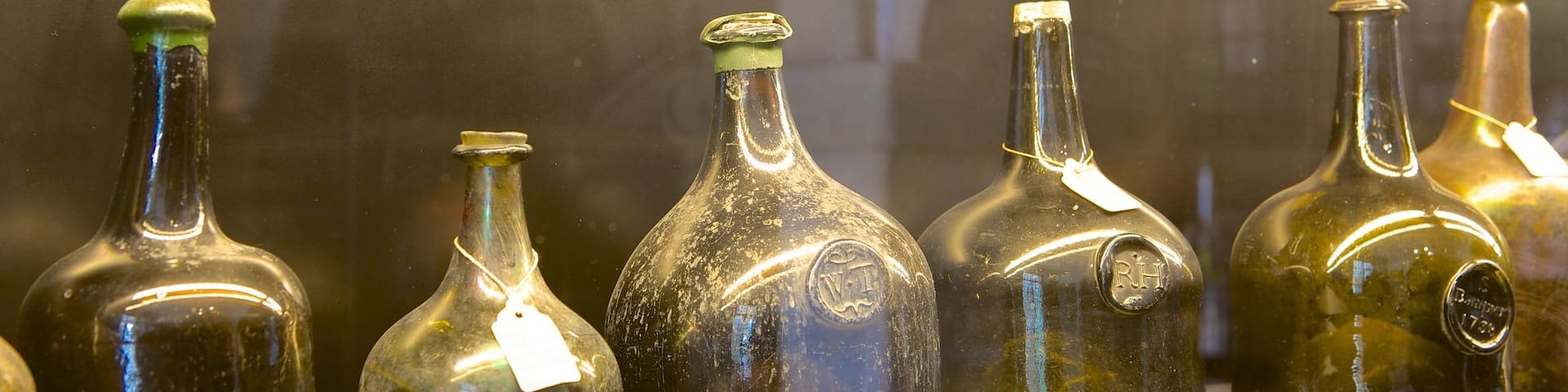 Sandeman Cellars showing interior views and art