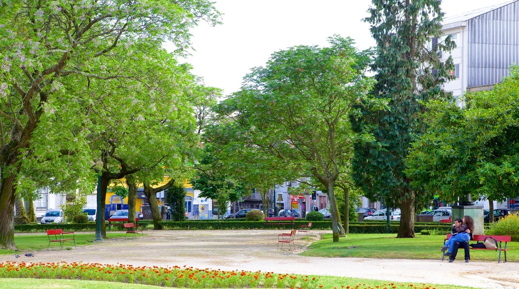 Praça da República toont een stad en een tuin