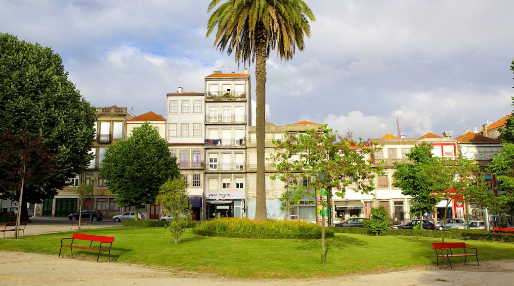 Praca da Republica featuring a city, a house and a garden