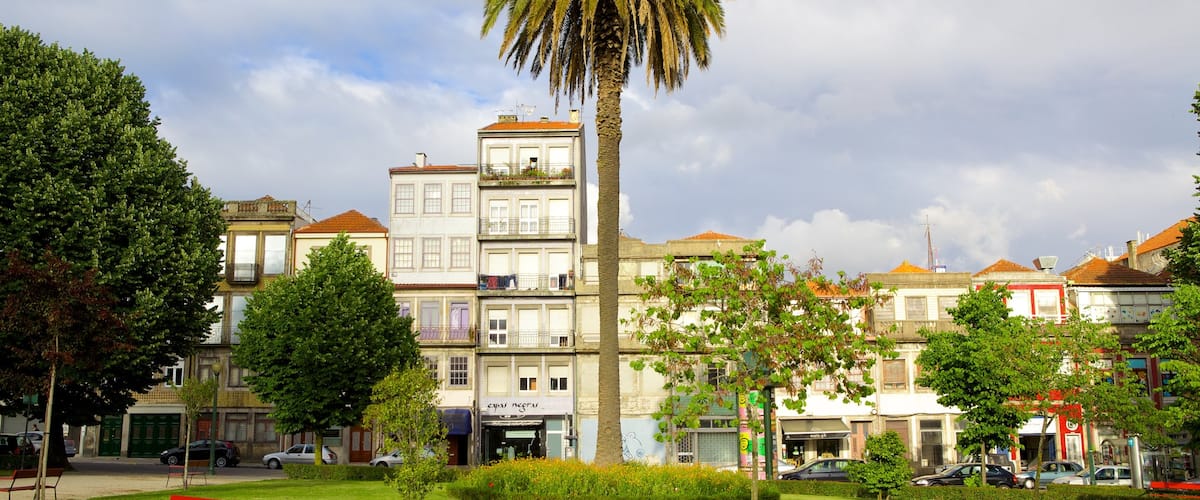 Praca da Republica showing a house, a small town or village and a square or plaza