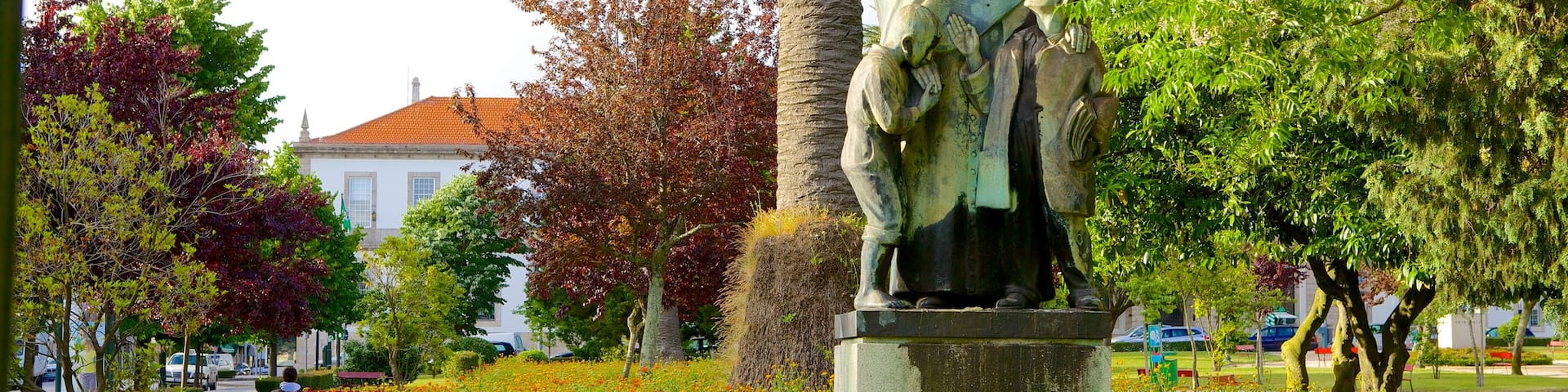 Praca da Republica which includes a monument, a statue or sculpture and a small town or village