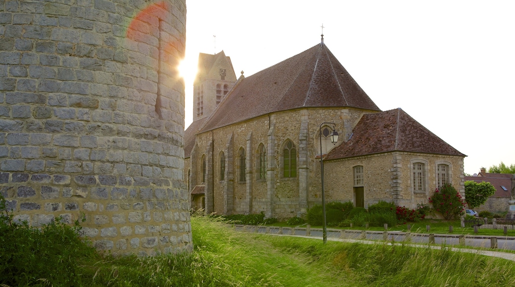 Melun toont straten en historische architectuur