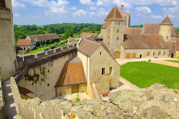 Melun qui includes patrimoine historique et château