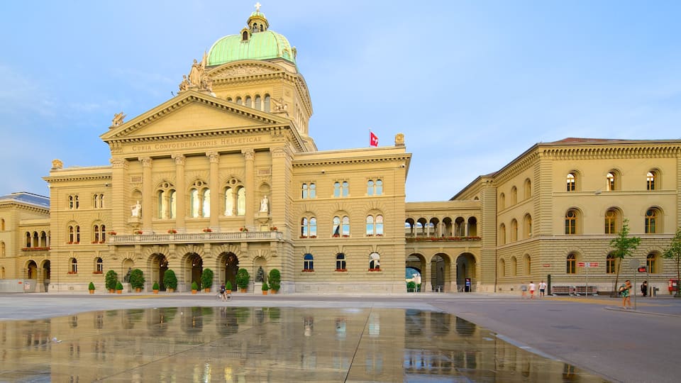 Bundeshaus which includes heritage architecture, an administrative buidling and a square or plaza