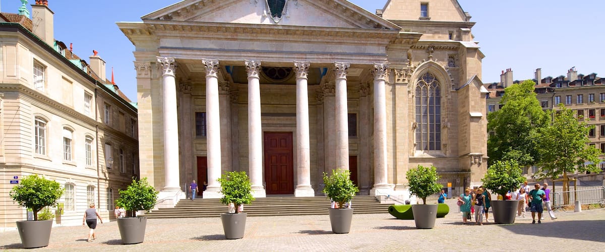Saint-Pierre Cathedral featuring street scenes and heritage architecture