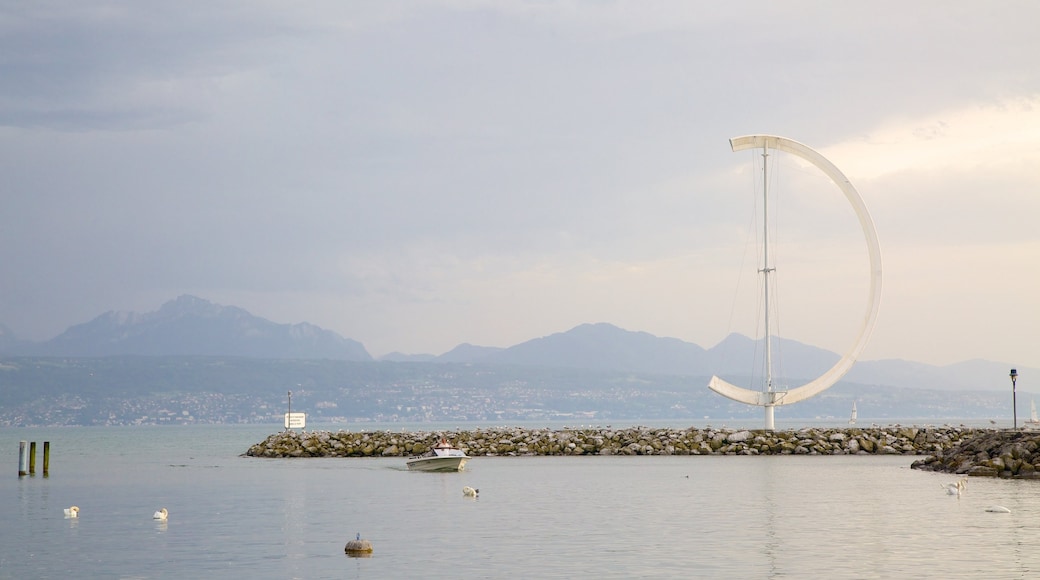 Losanna mostrando lago o sorgente d\'acqua e architettura moderna