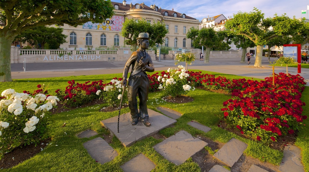 Vevey das einen Statue oder Skulptur, Blumen und Park