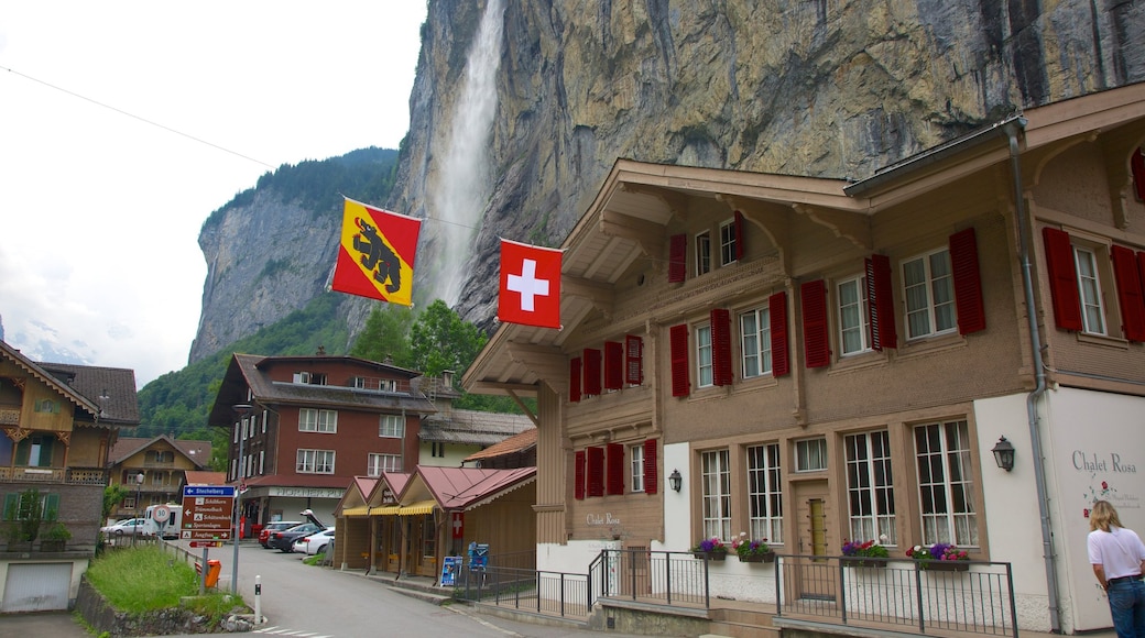 Lauterbrunnen featuring street scenes and heritage elements