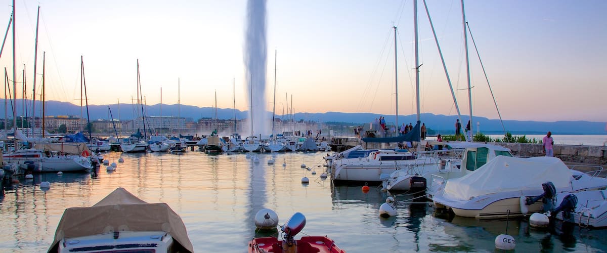 Fuente Jet d\'Eau ofreciendo paseos en lancha, una marina y una fuente