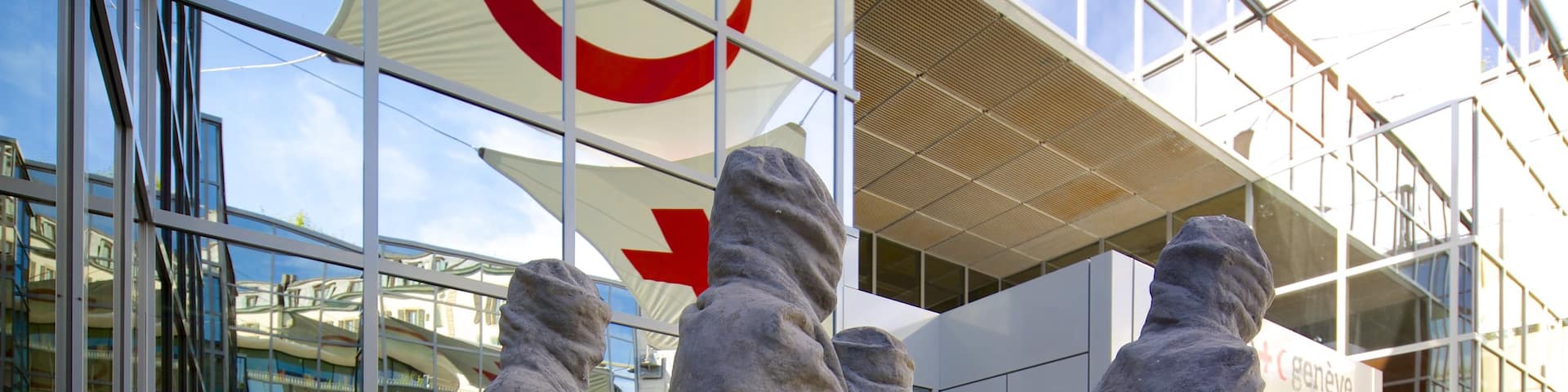 International Museum of the Red Cross and Red Crescent which includes a statue or sculpture