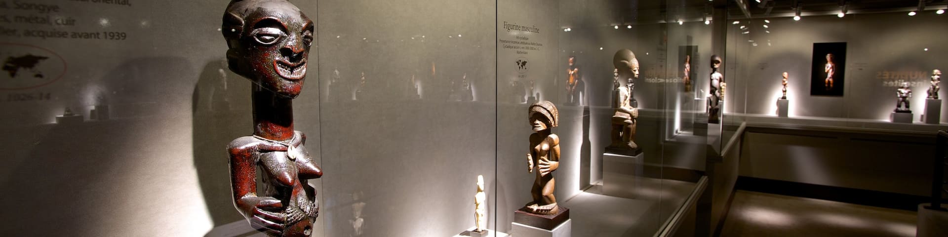 Musée Barbier-Mueller d\'archéologie qui includes vues intérieures