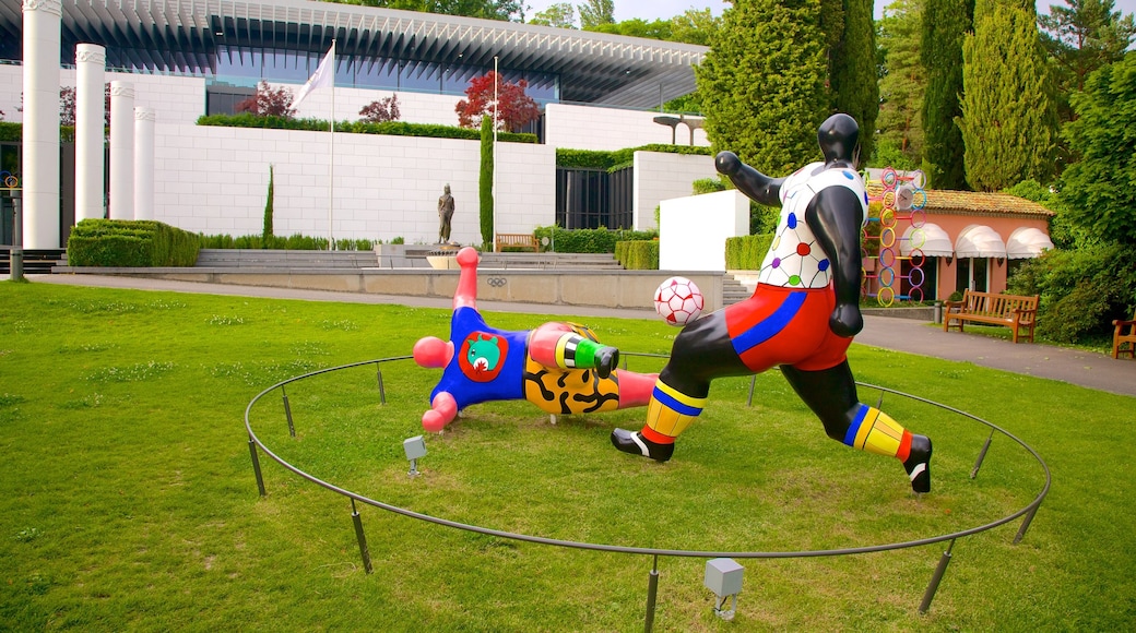 Museo Olímpico mostrando una estatua o escultura y arte al aire libre