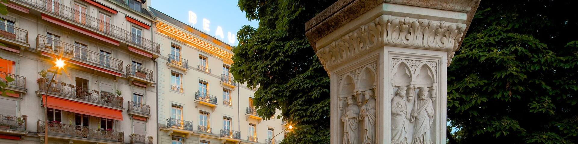 Geneva showing heritage architecture and a square or plaza