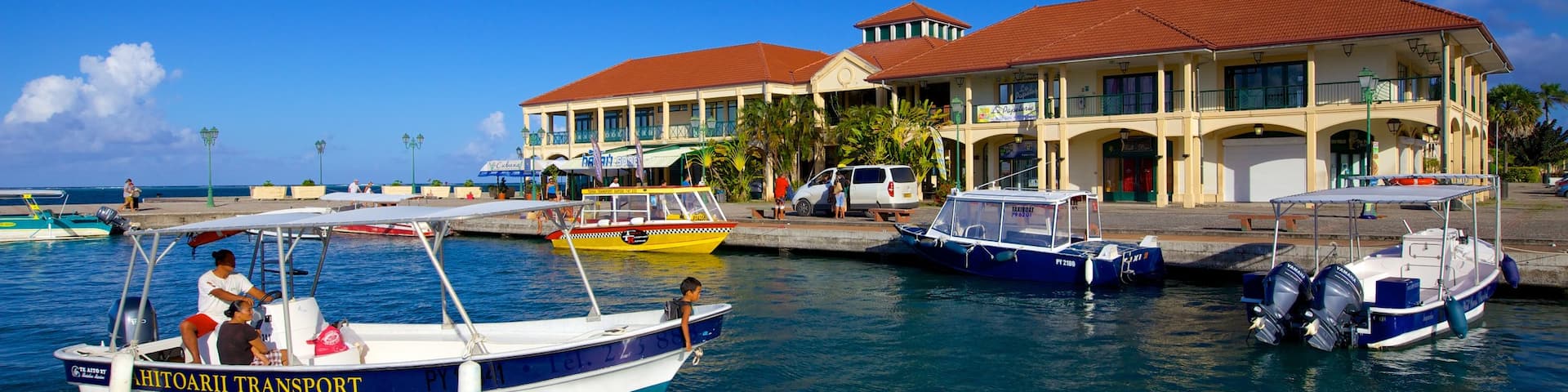 Uturoa mettant en vedette navigation et vues littorales