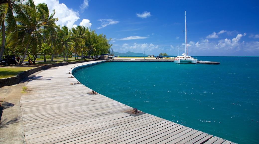 Uturoa featuring a bay or harbour