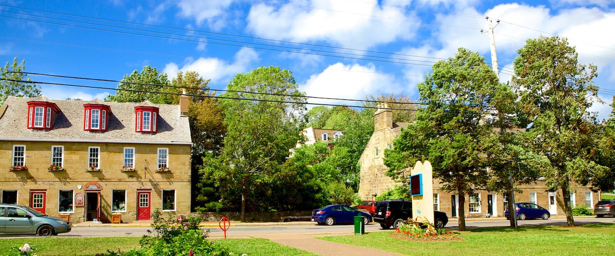 Pictou ofreciendo una casa y escenas urbanas