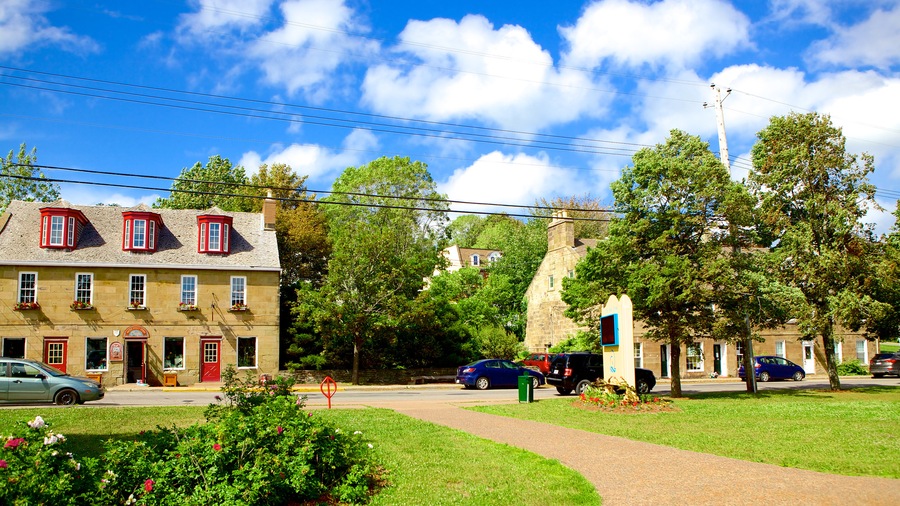 Pictou ofreciendo una casa y escenas urbanas