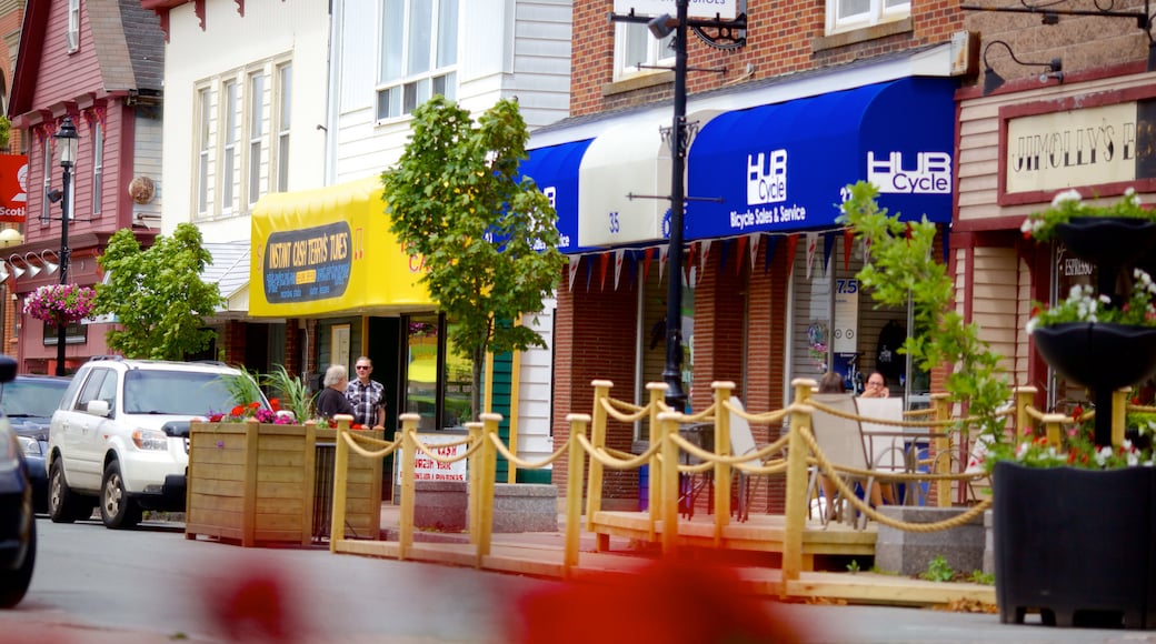 Truro showing street scenes